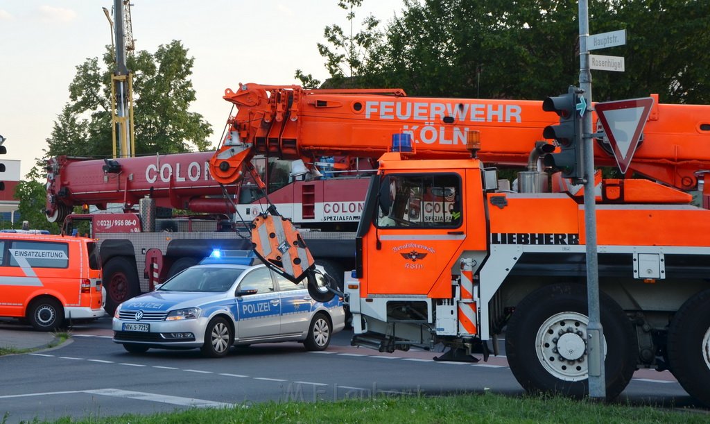 Kran drohte umzustuerzen Koeln Porz Zuendorf Hauptstr P074.JPG - Miklos Laubert